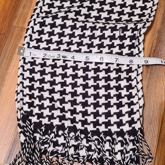 NWT houndstooth scarf - Picture 3 of 6